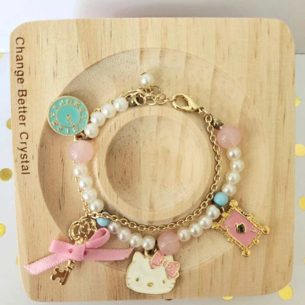 Hello Kitty bracelet with 4 charms